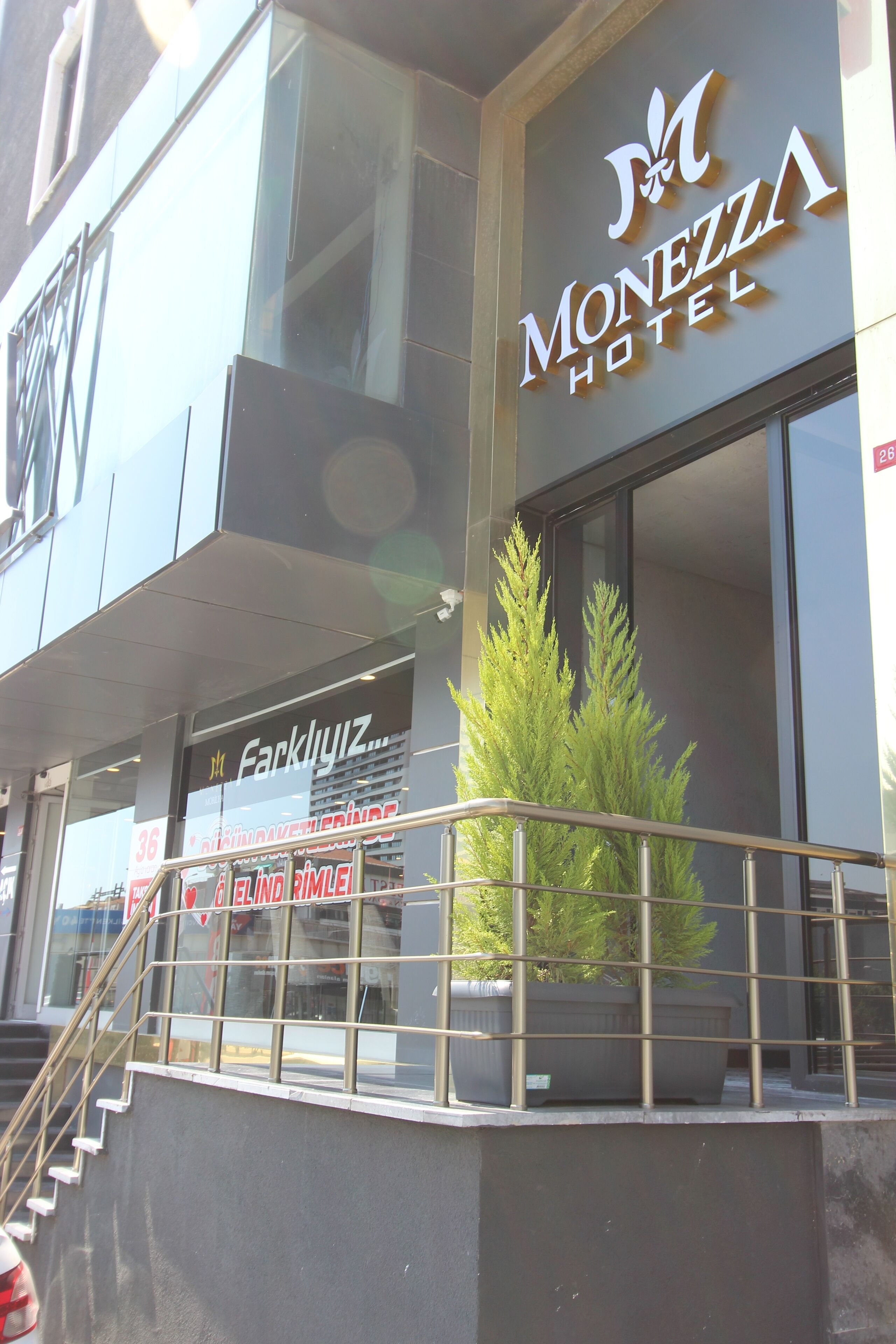 Monezza Hotel