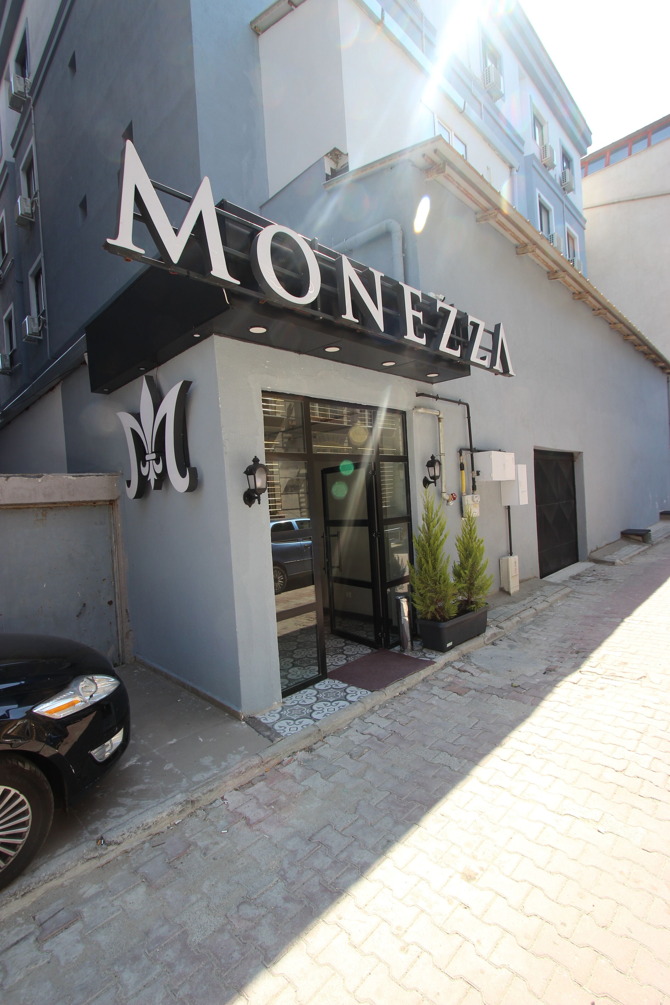 Monezza Hotel