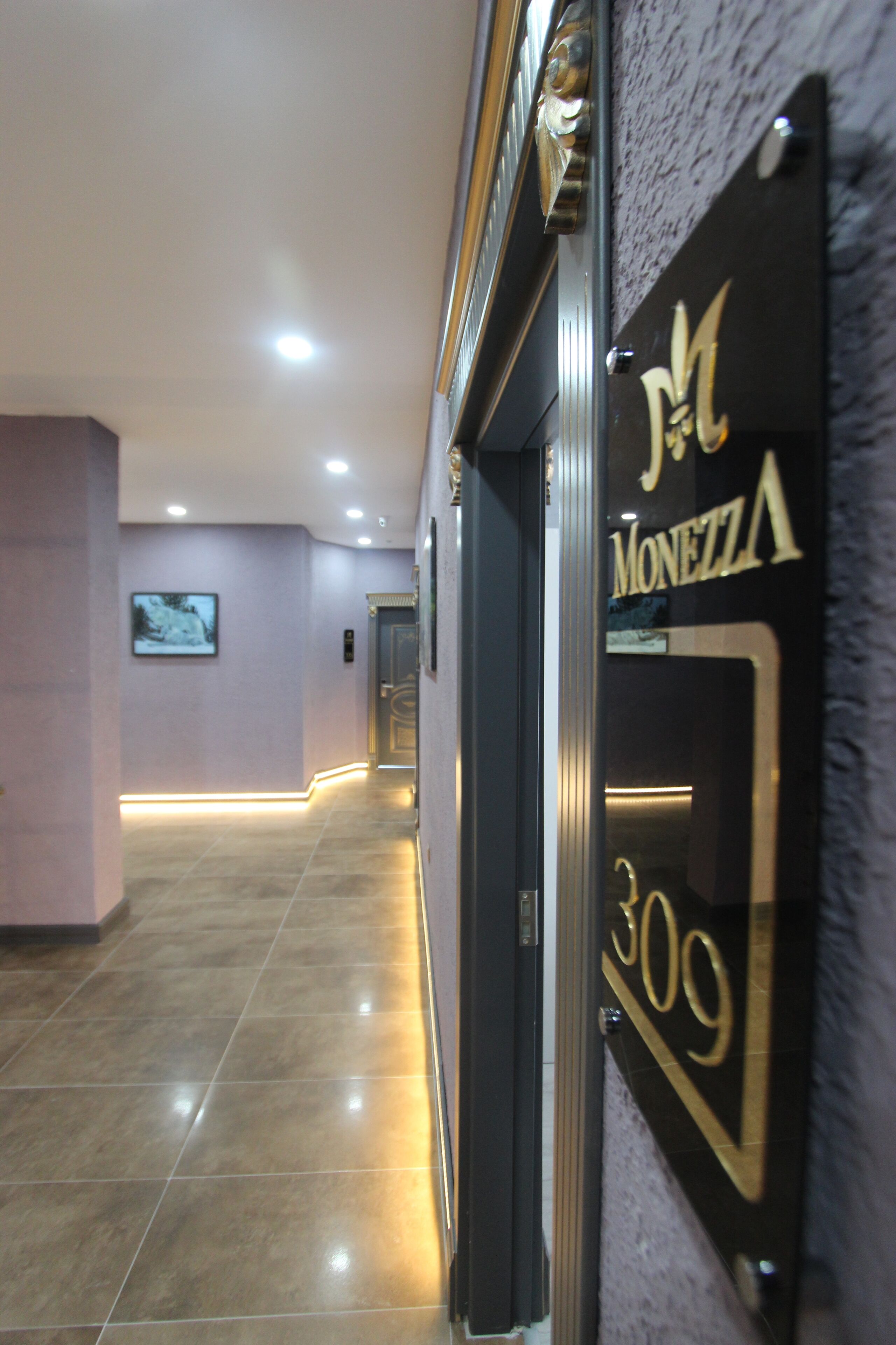 Monezza Hotel