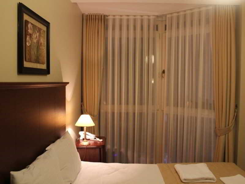 Mono Suites