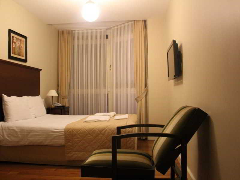 Mono Suites