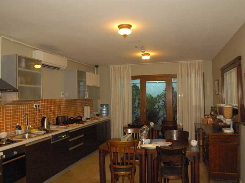 Mono Suites