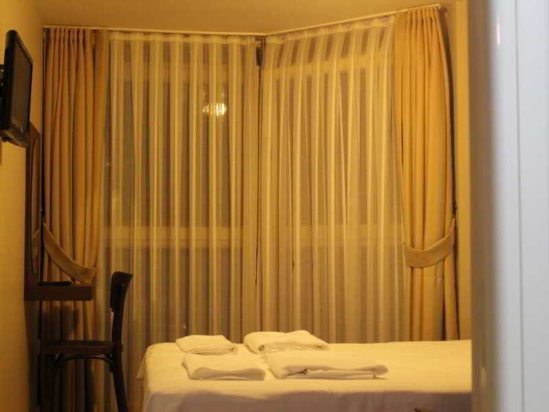 Mono Suites