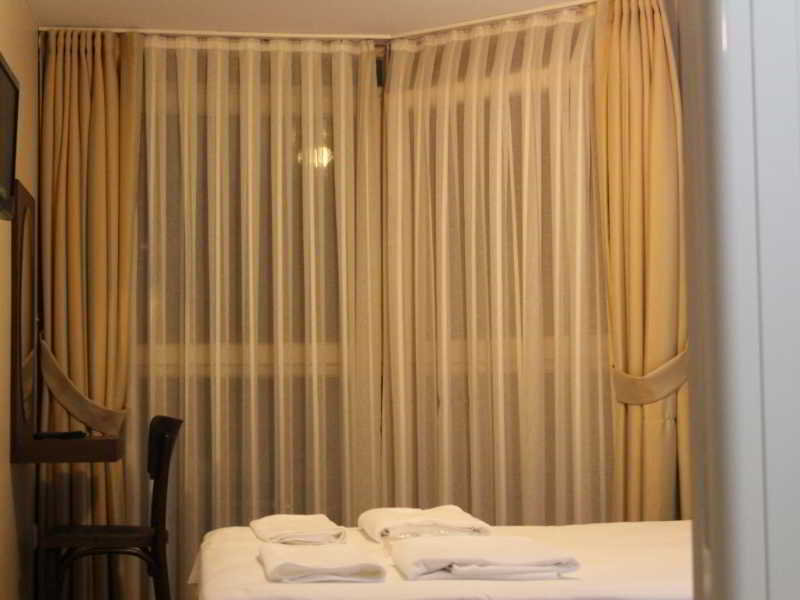 Mono Suites