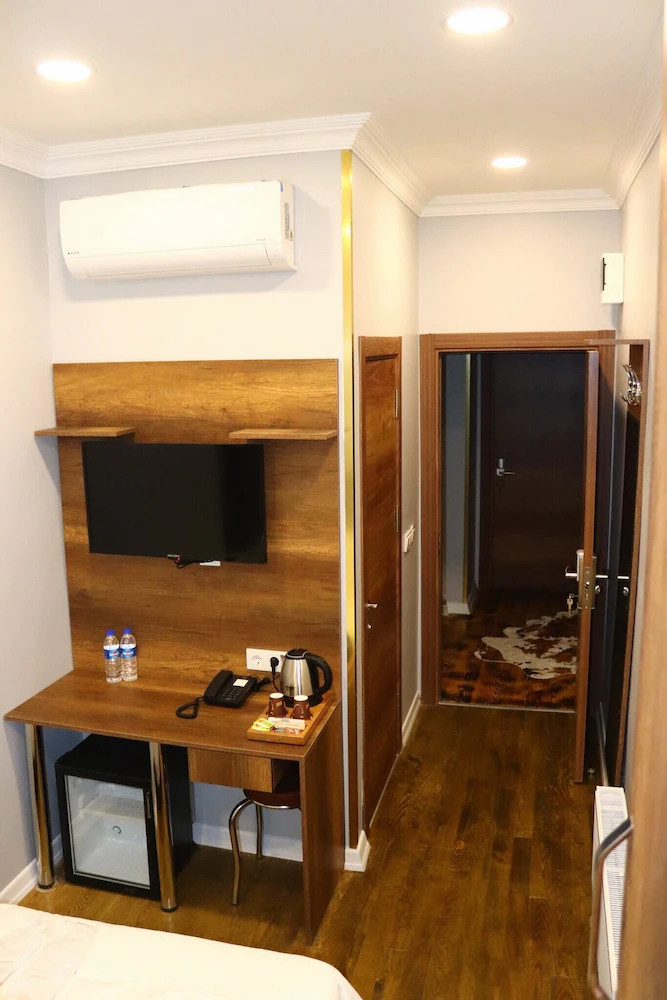 Moonlight Hotel & Hostel