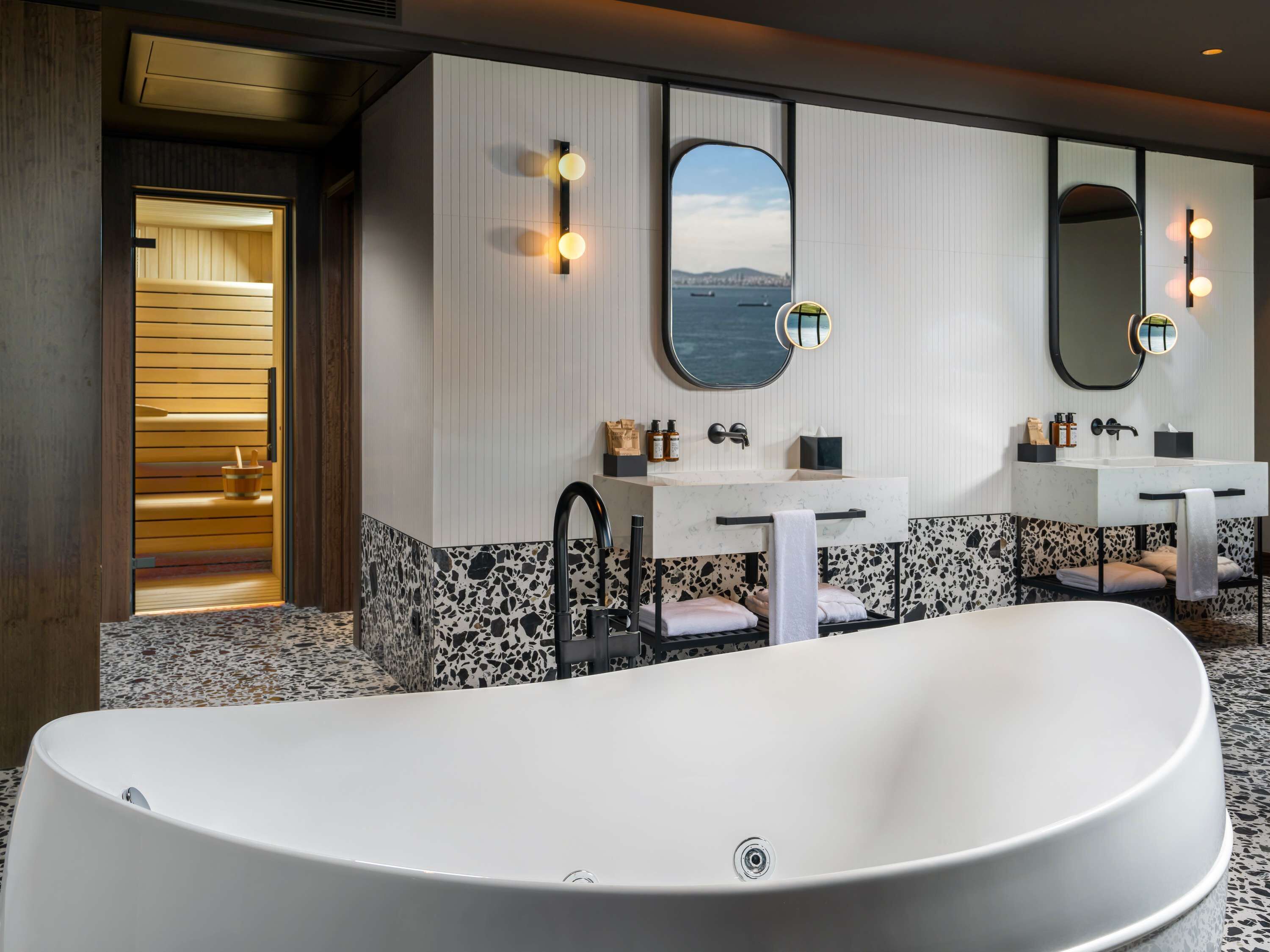 Mövenpick Hotel Istanbul Marmara Sea