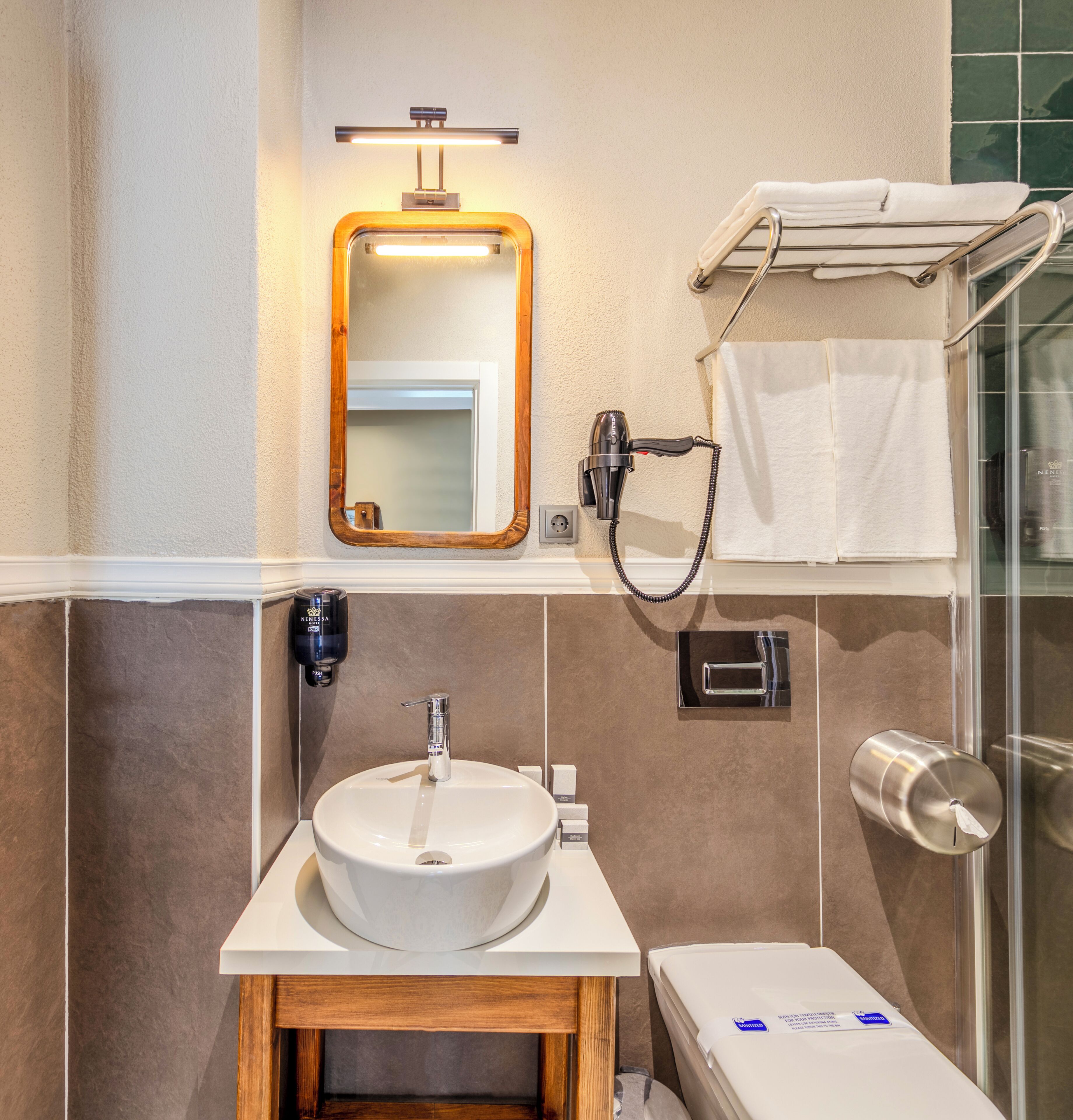 Nenessa Airport Hotel