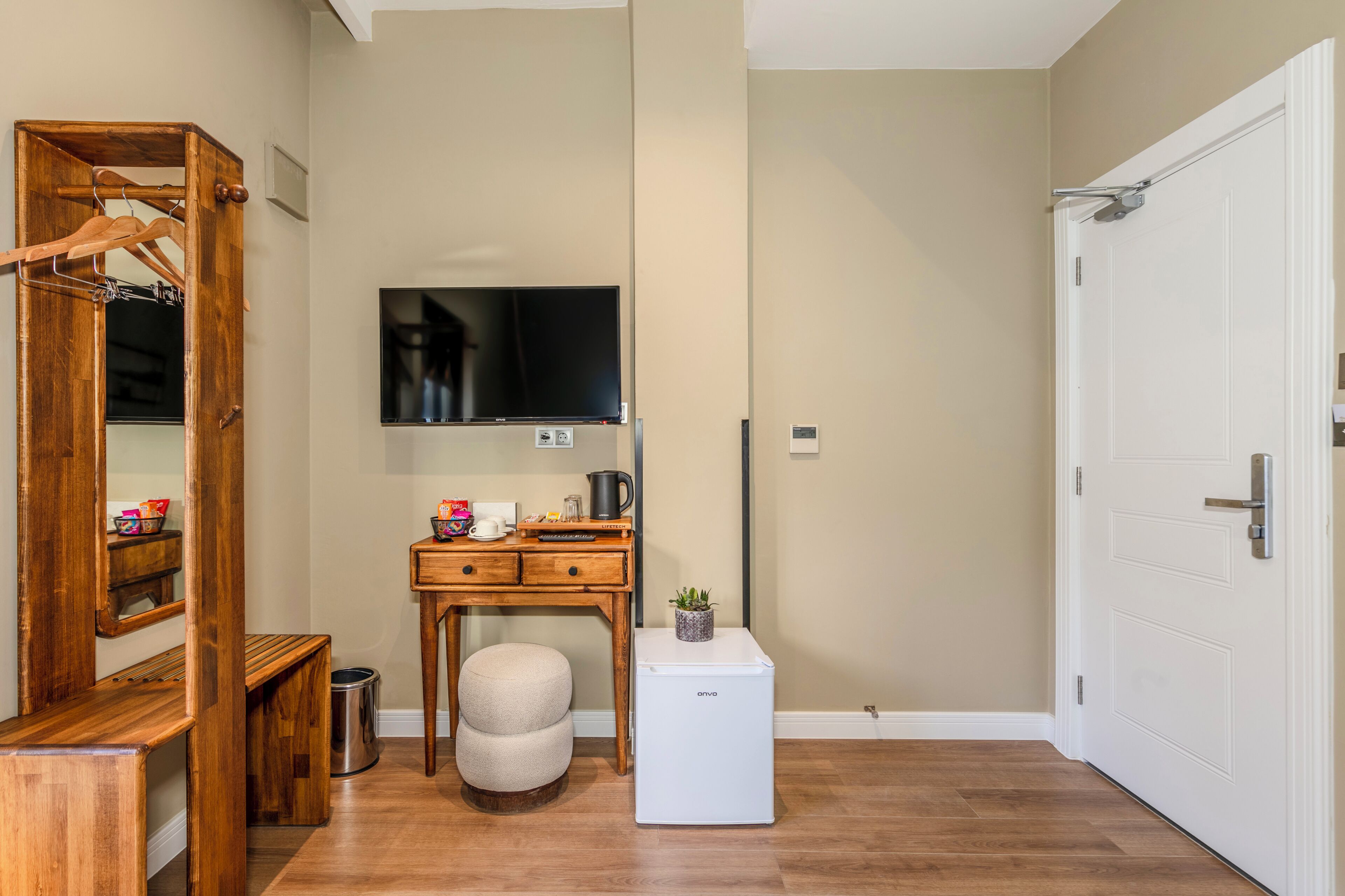 Nenessa Airport Hotel