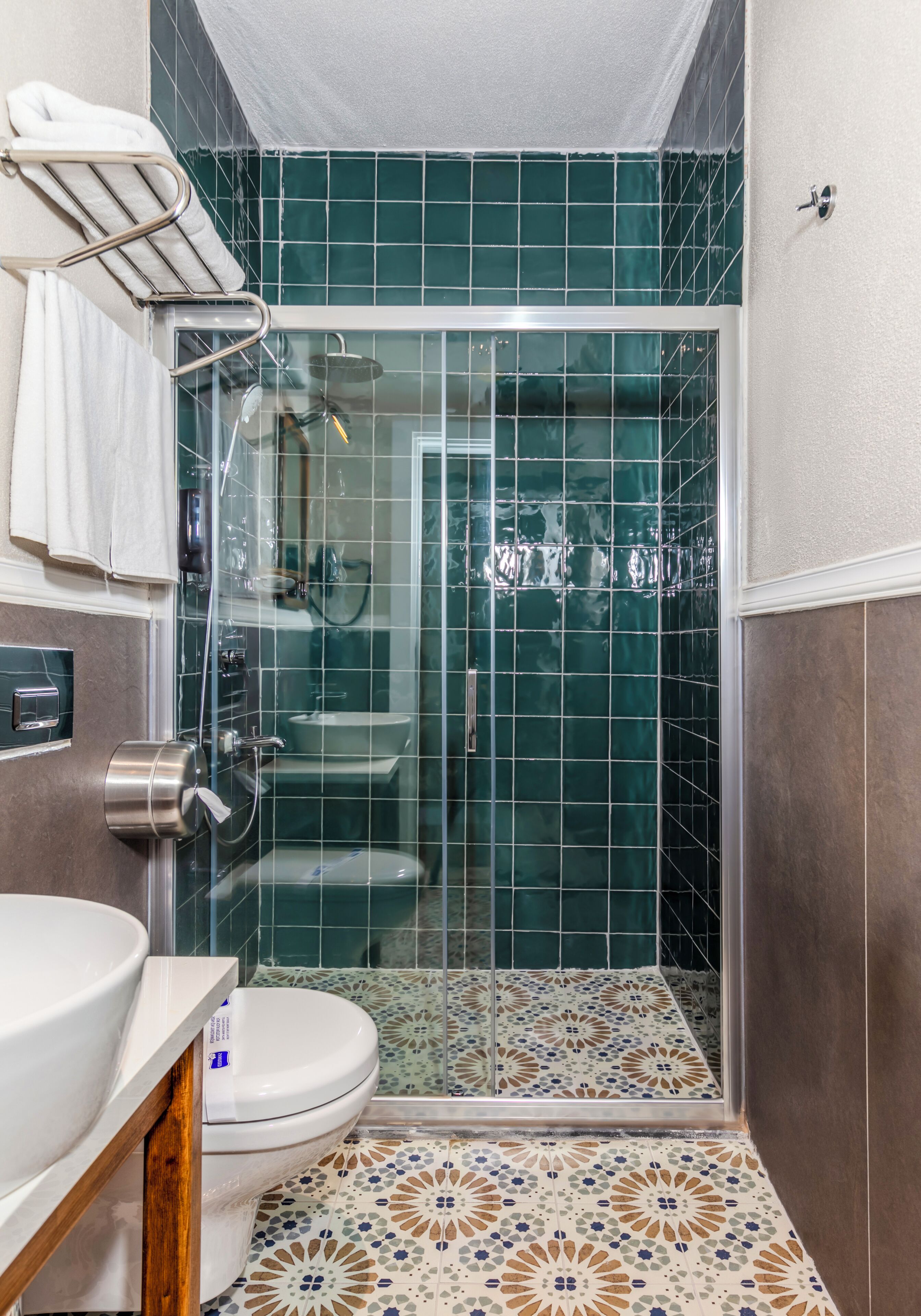 Nenessa Airport Hotel