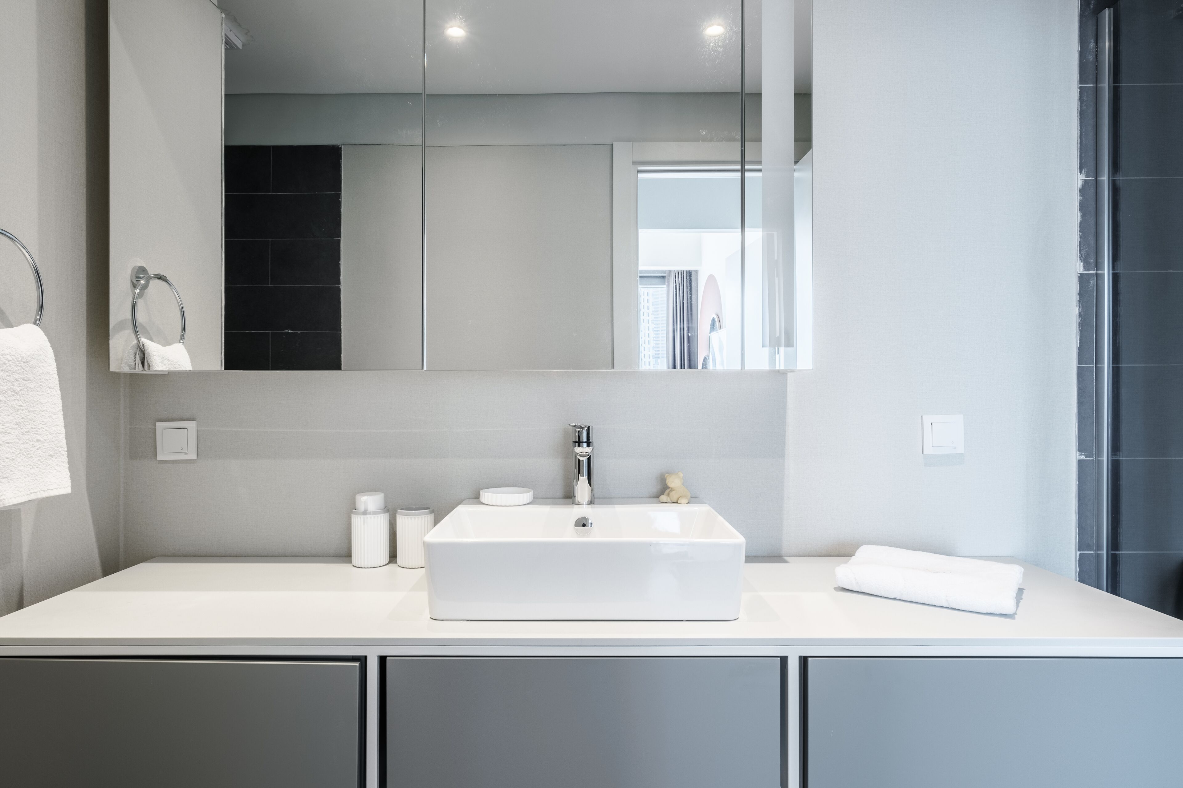 Roya Nova by New Inn