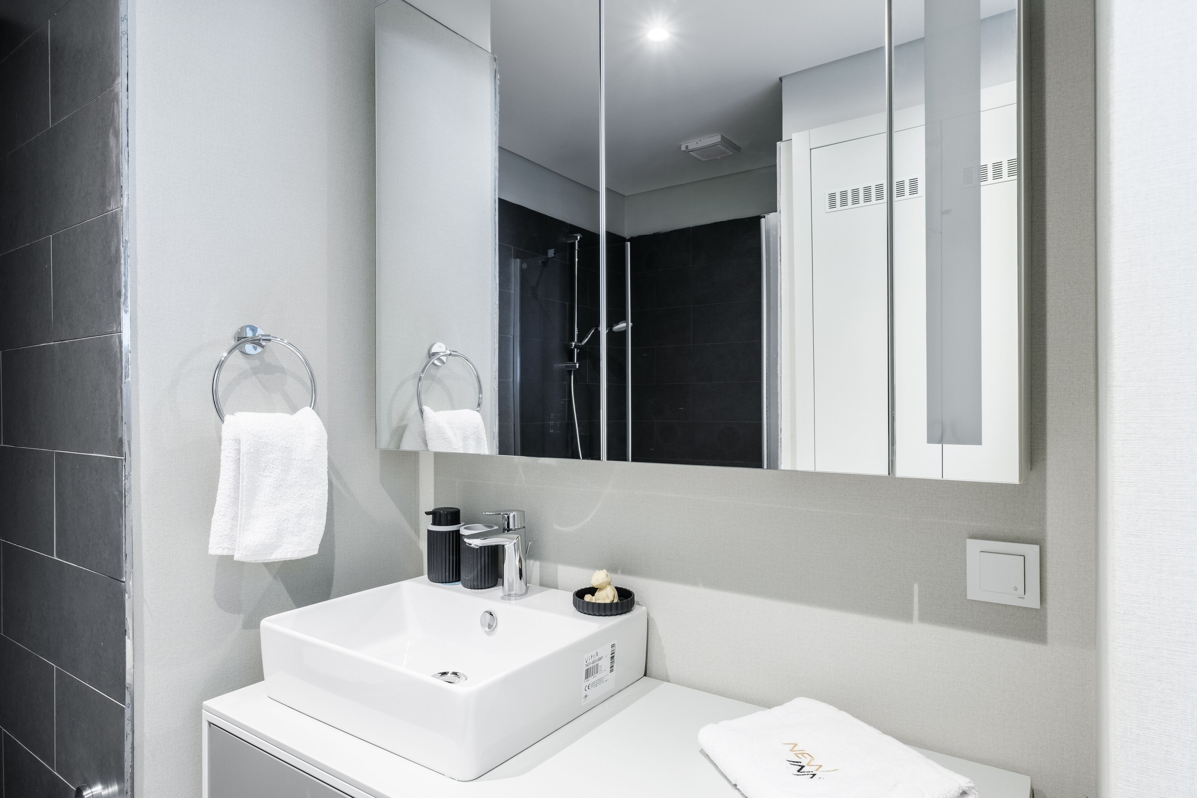 Roya Nova by New Inn