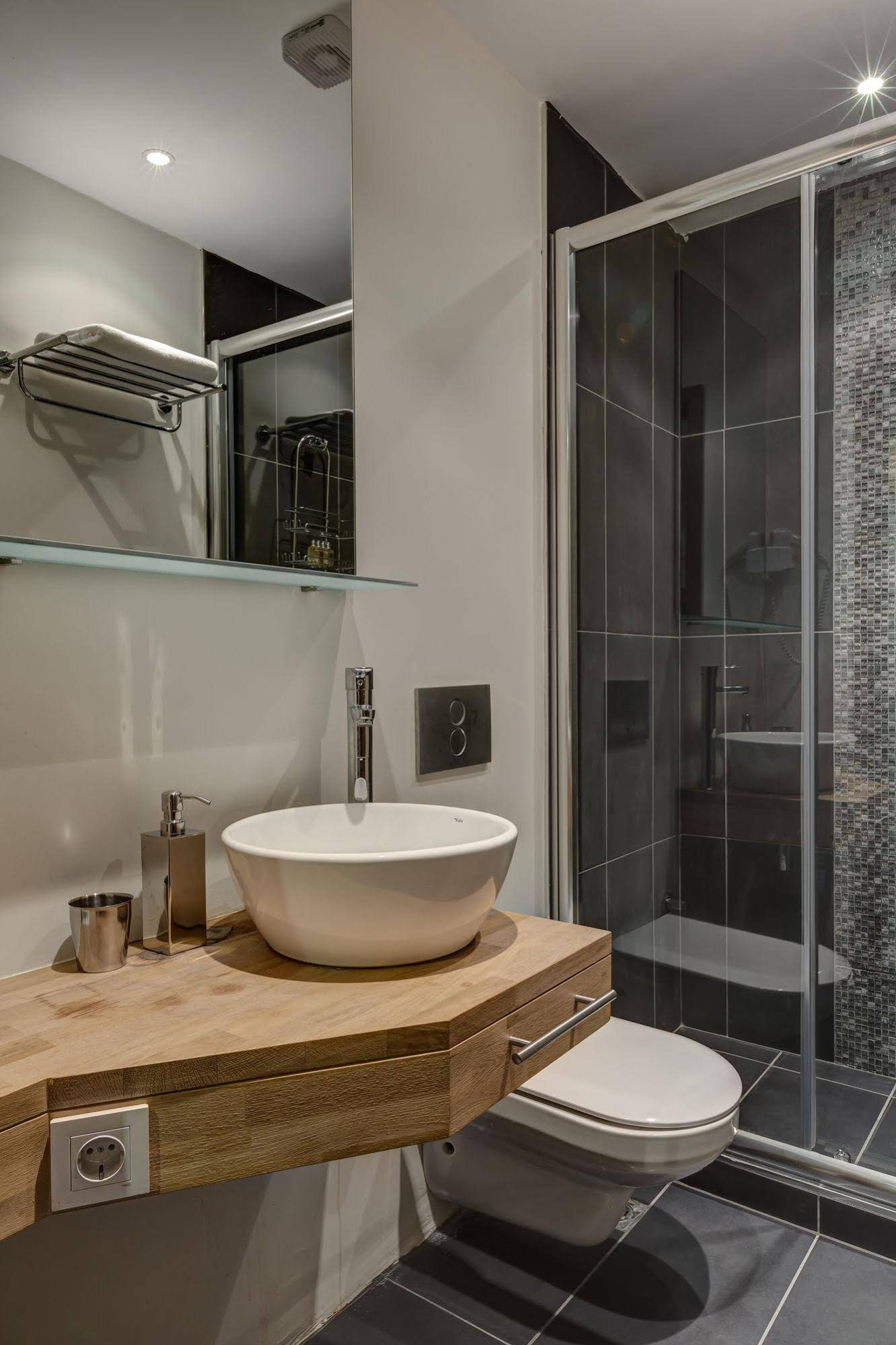 No11 Hotel & Apartments