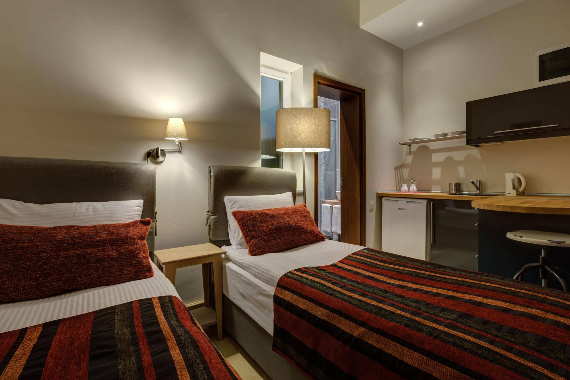 No11 Hotel & Apartments