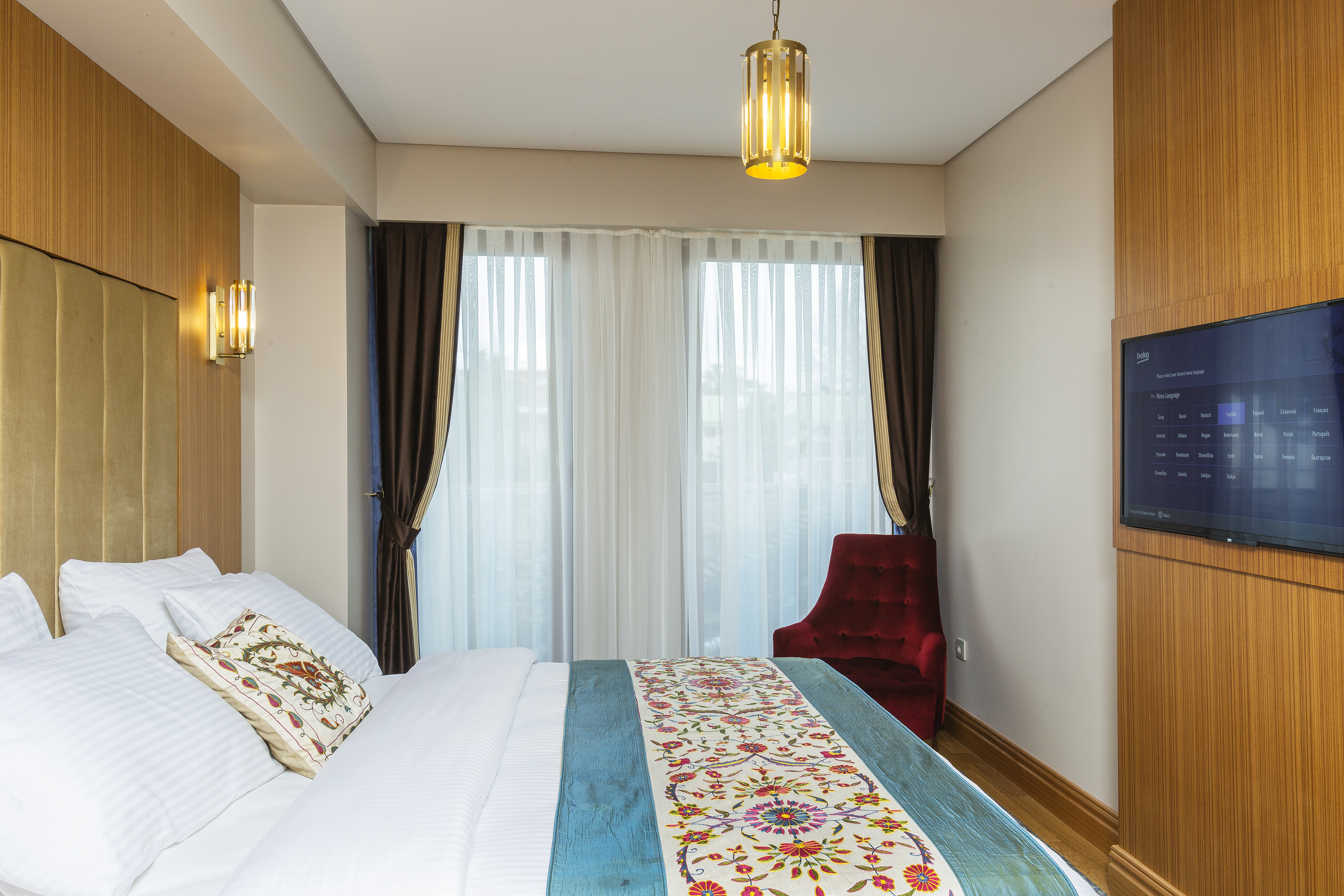 Obelisk Hotel & Suites