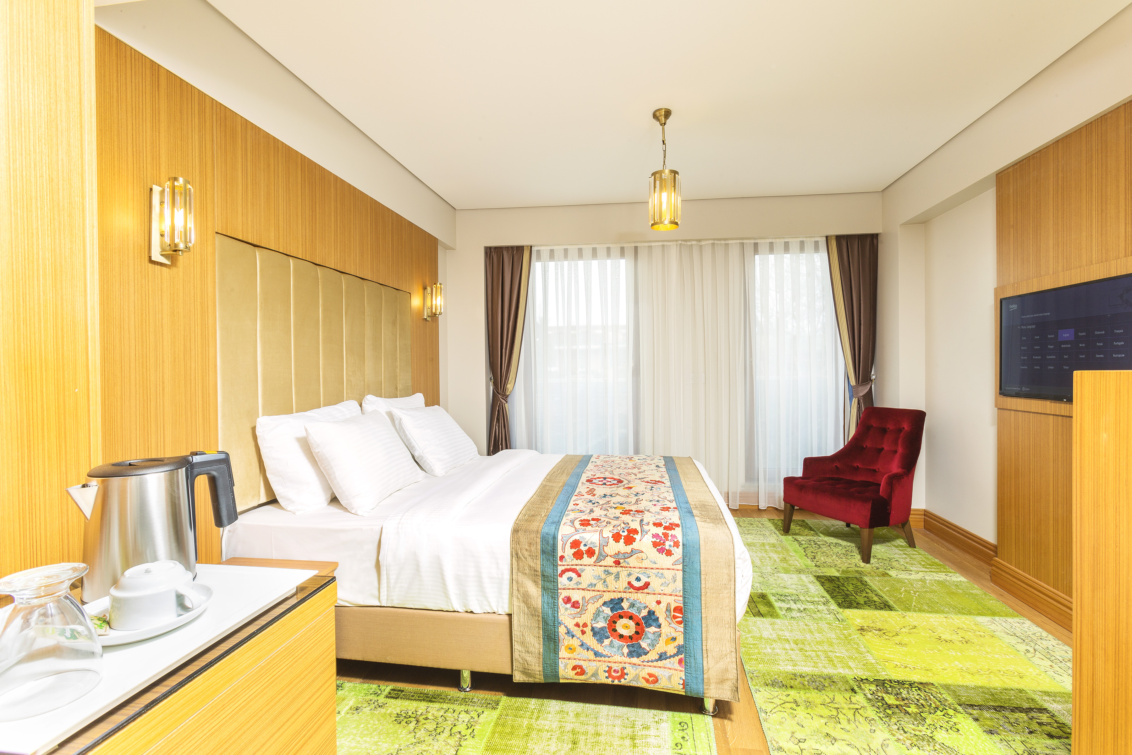 Obelisk Hotel & Suites