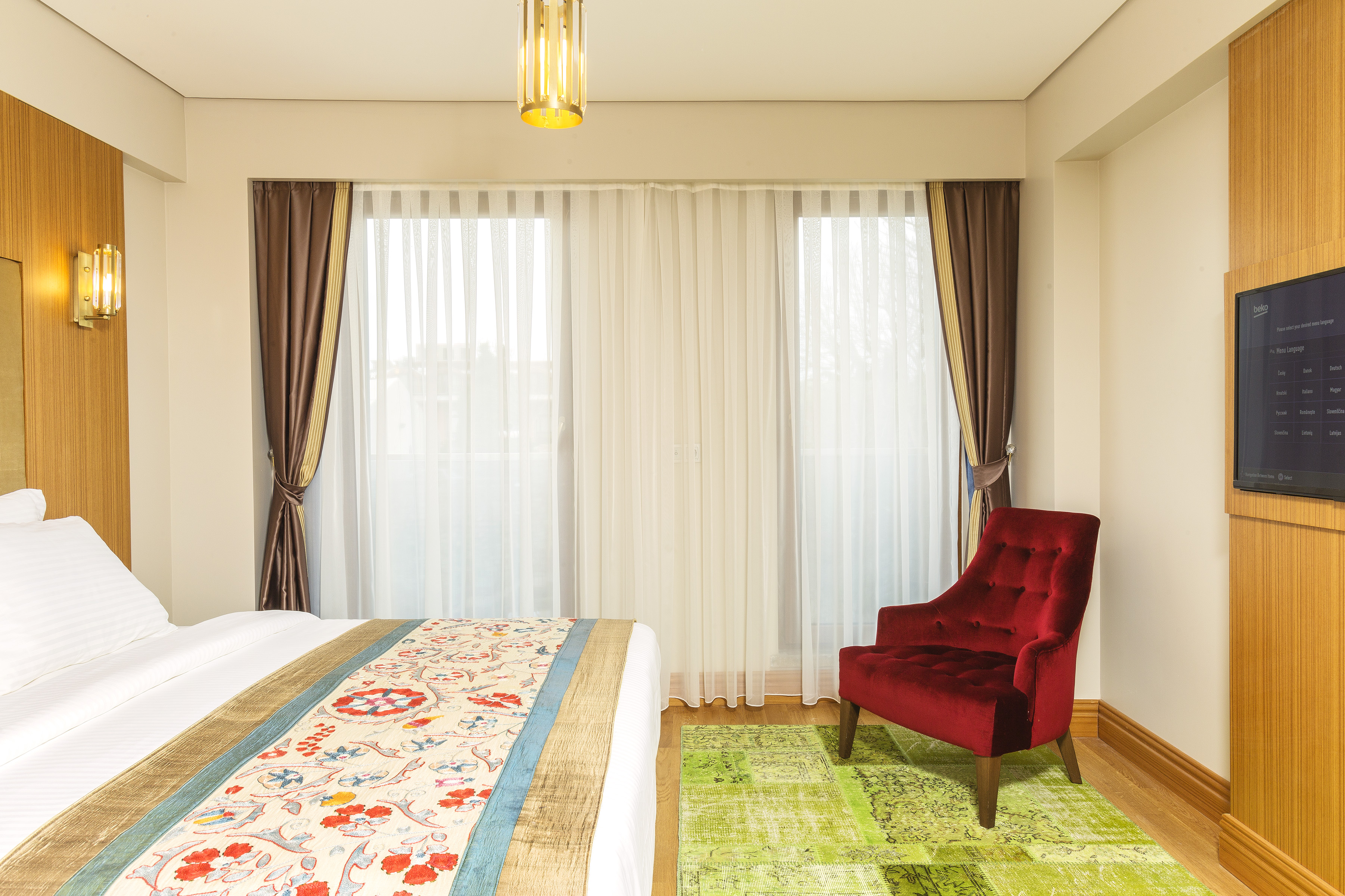 Obelisk Hotel & Suites