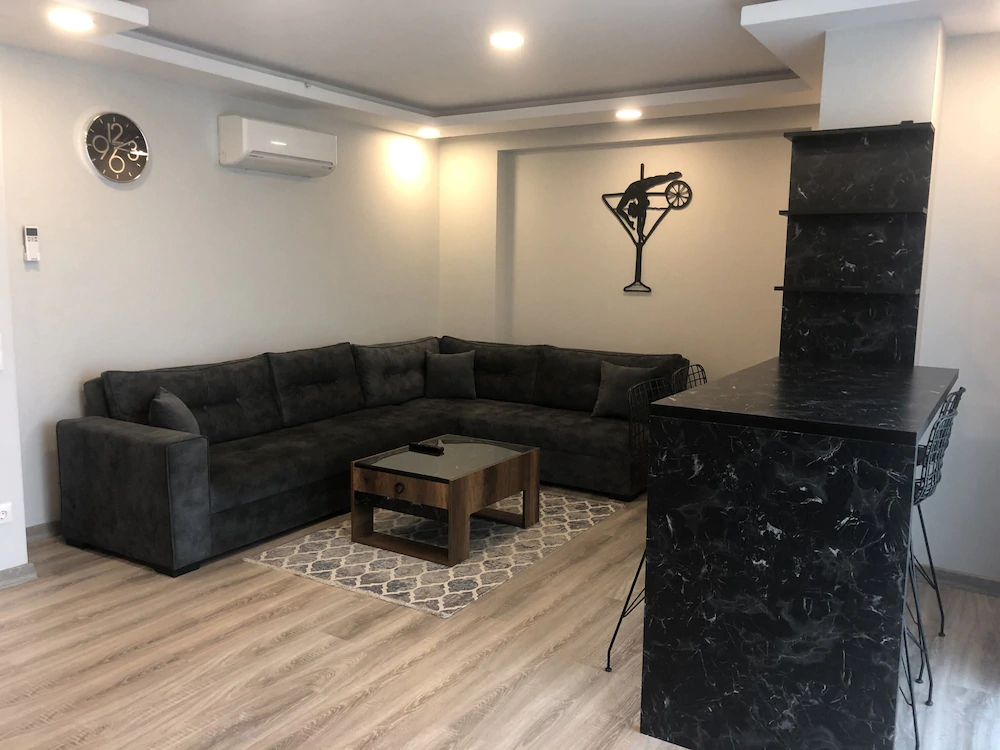 On4 Rooms & Suites