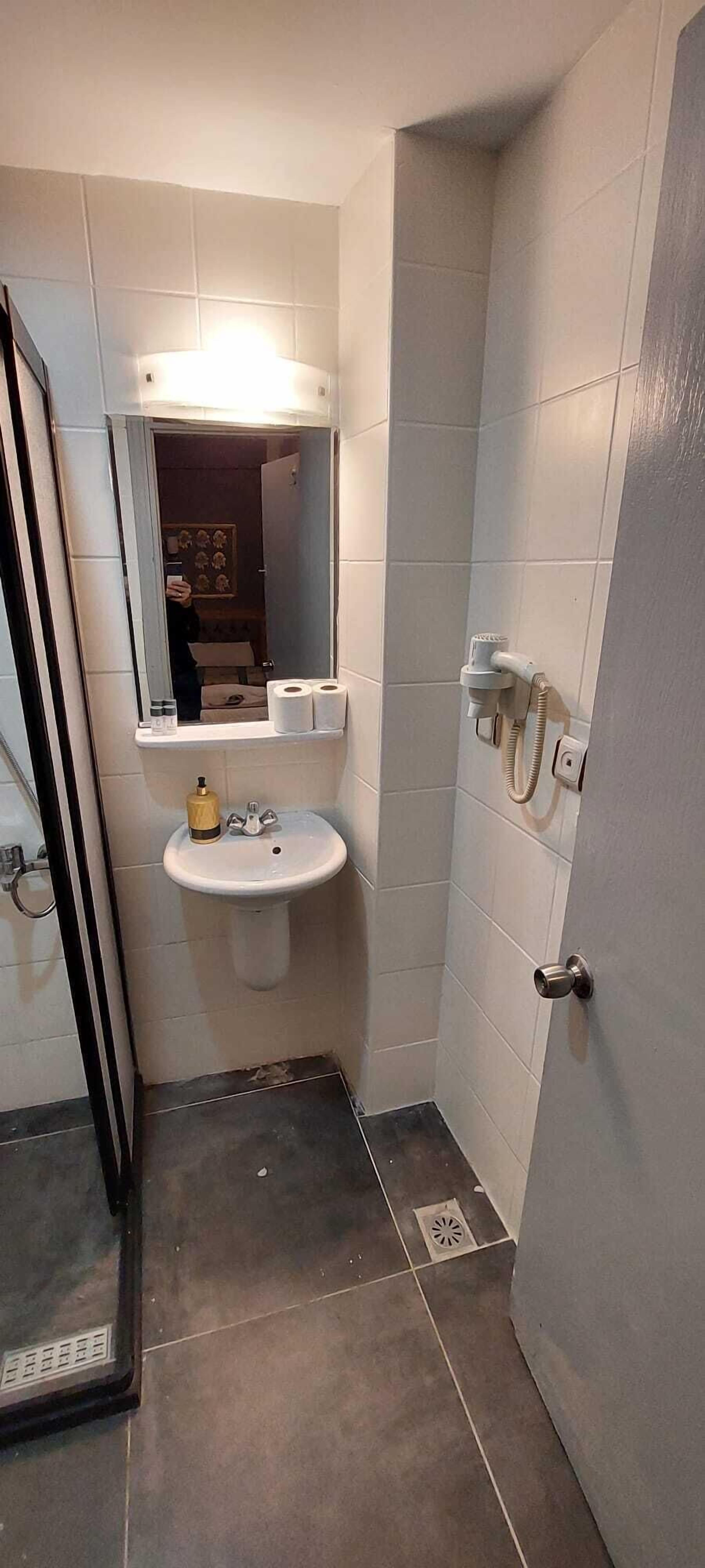 Paris Hotel Cafe Restaurant