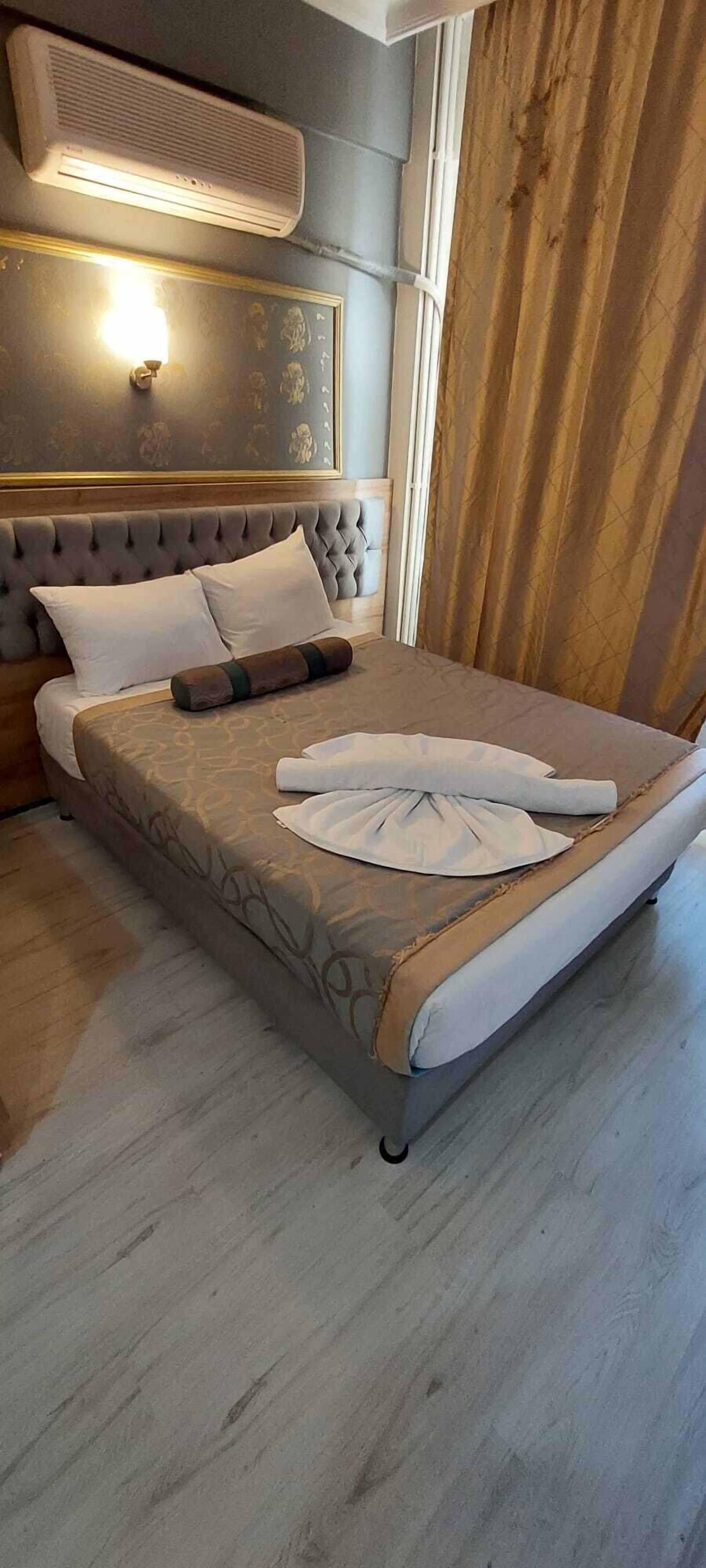 Paris Hotel Cafe Restaurant