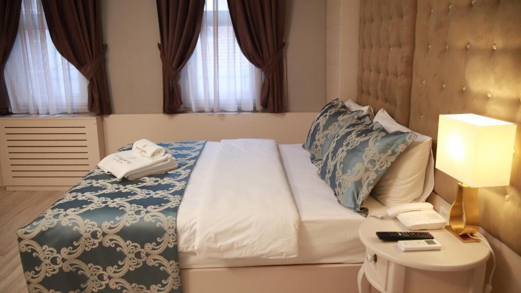 Pelican House Hotel