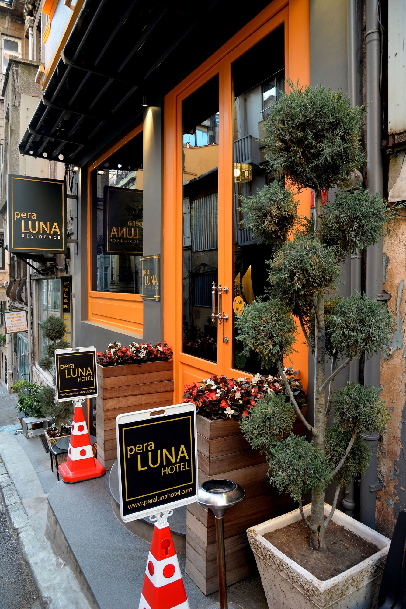 Pera Luna Residence