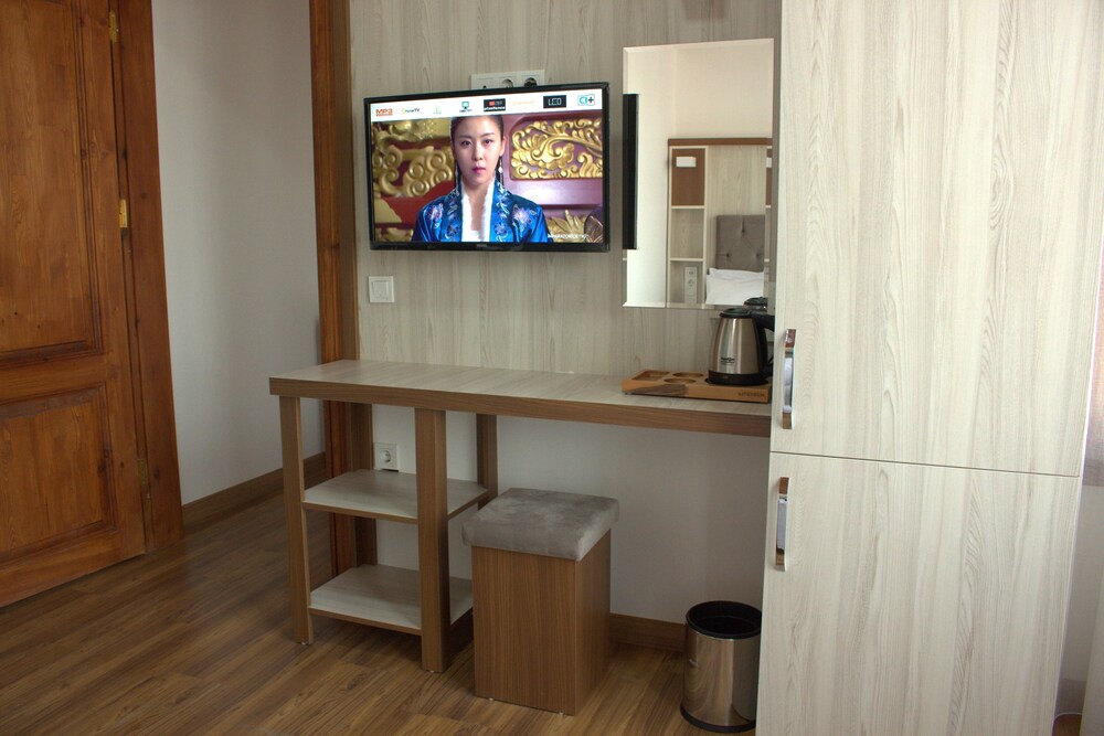 Qonaq Hotel & Suites