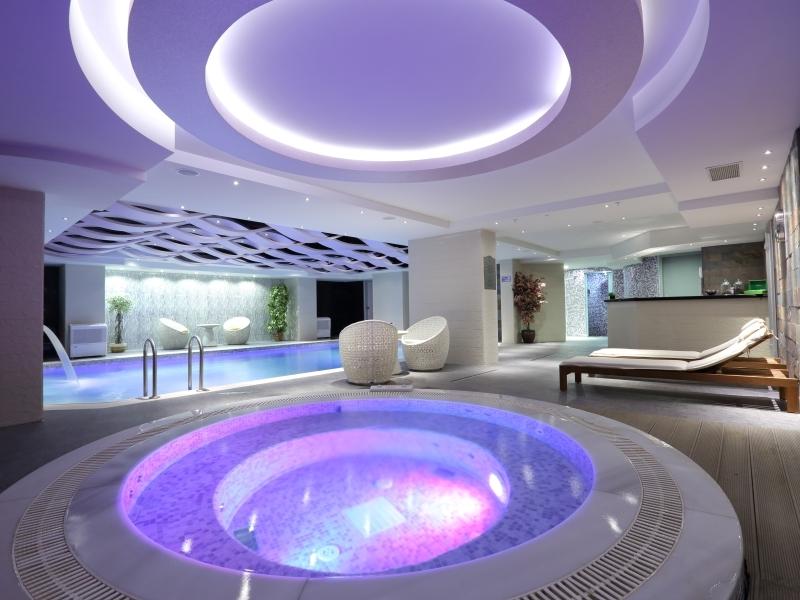 Queen Hotel & Spa