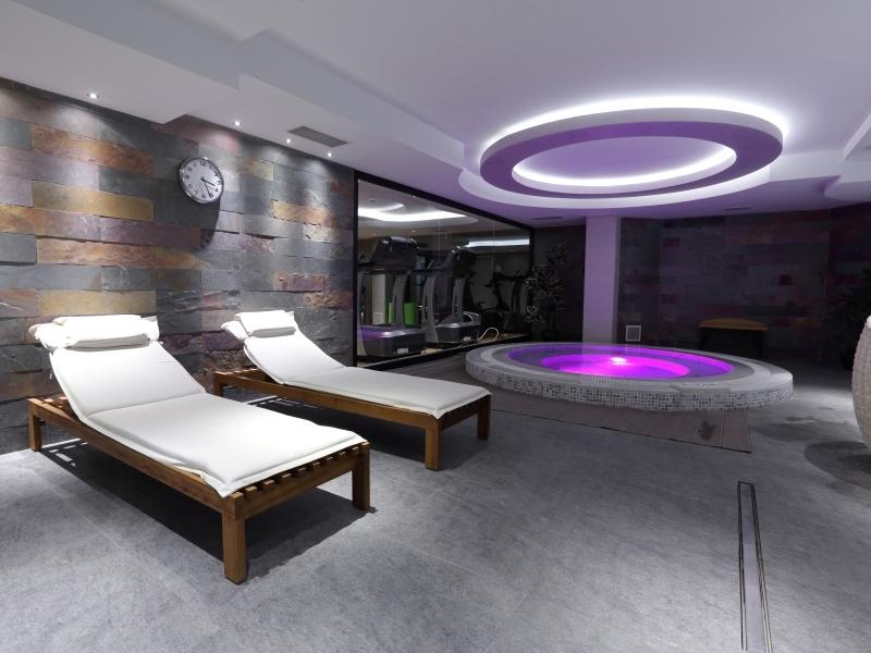 Queen Hotel & Spa