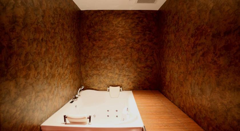 Ramada Hotel & Suites by Wyndham Istanbul Sisli