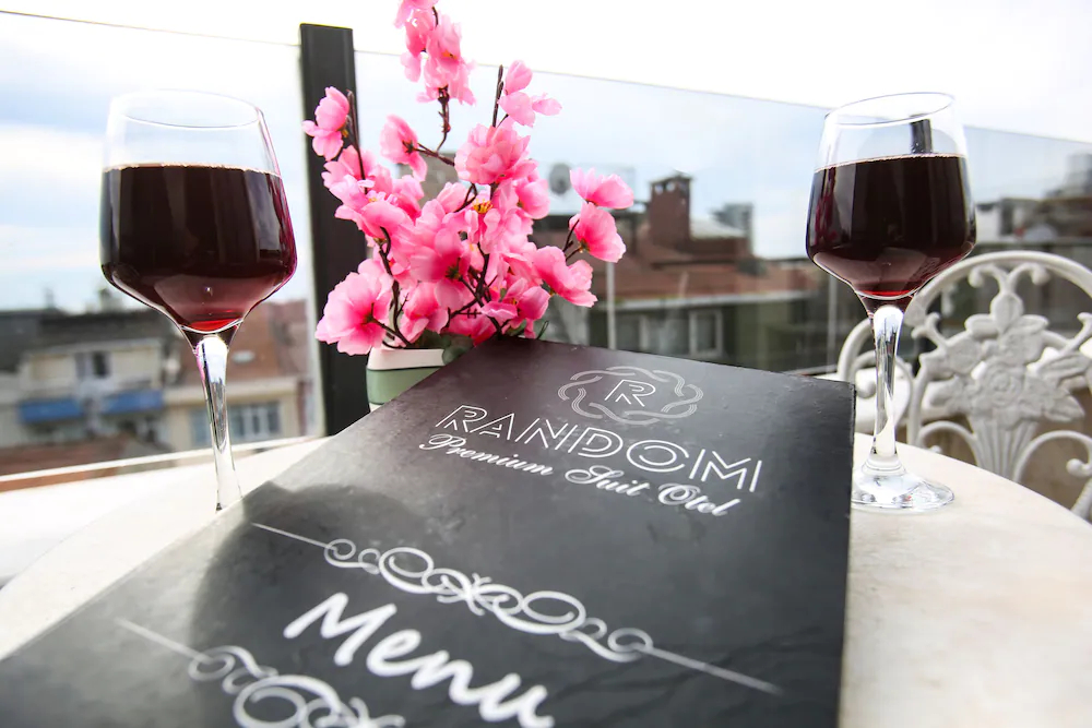 Random Premium Suit Otel