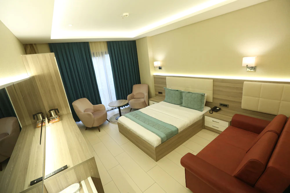 Random Premium Suit Otel