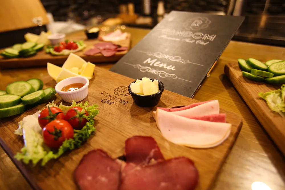 Random Premium Suit Otel