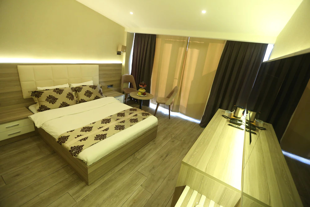 Random Premium Suit Otel