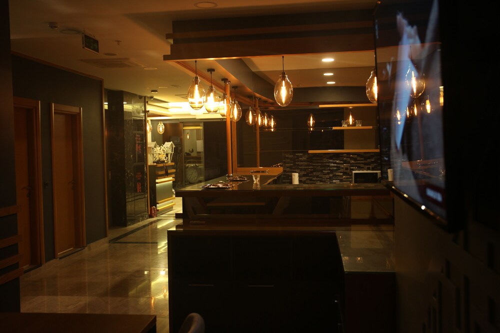 Random Premium Suit Otel