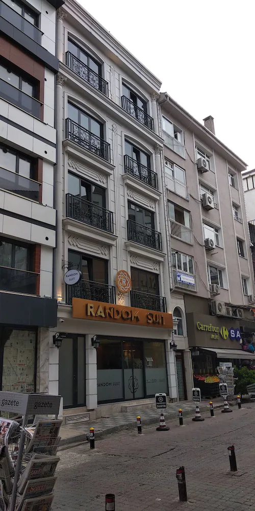 Random Premium Suit Otel