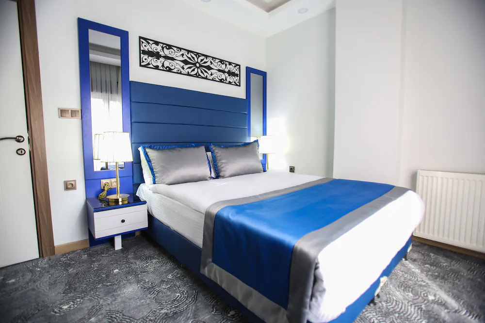 Random Premium Suit Otel