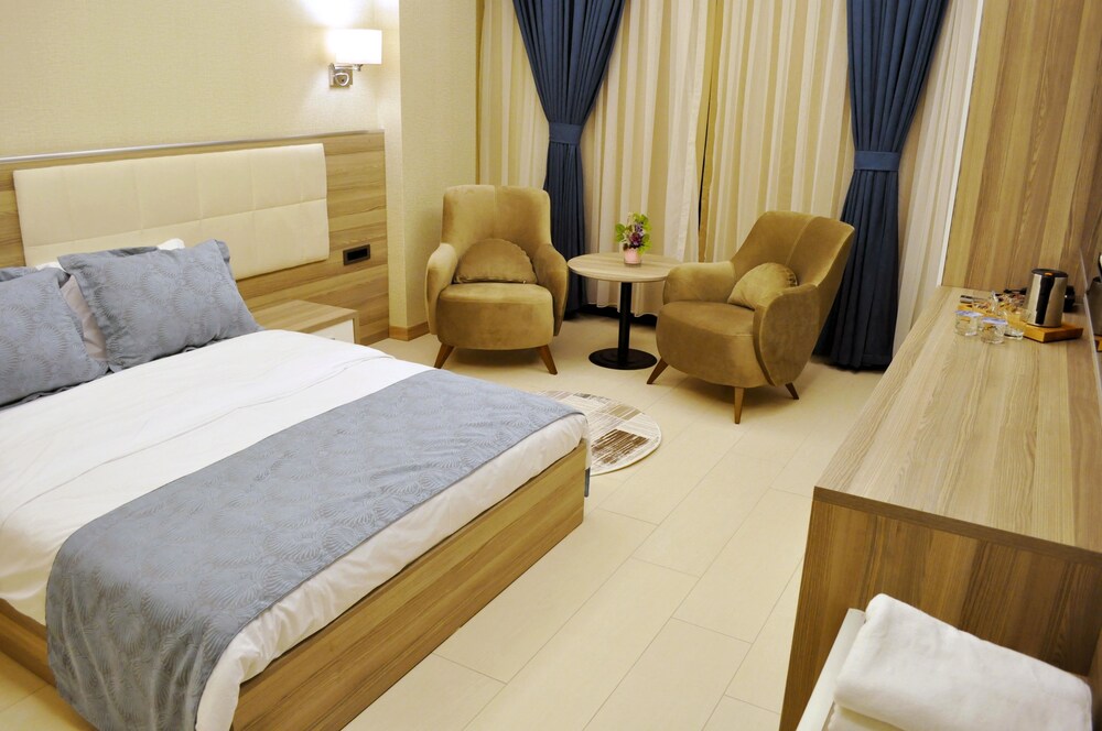 Random Premium Suit Otel