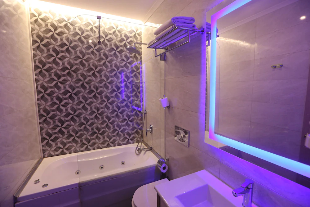 Random Premium Suit Otel