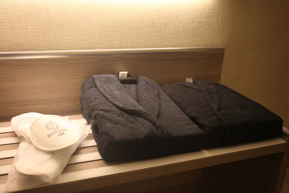 Random Premium Suit Otel