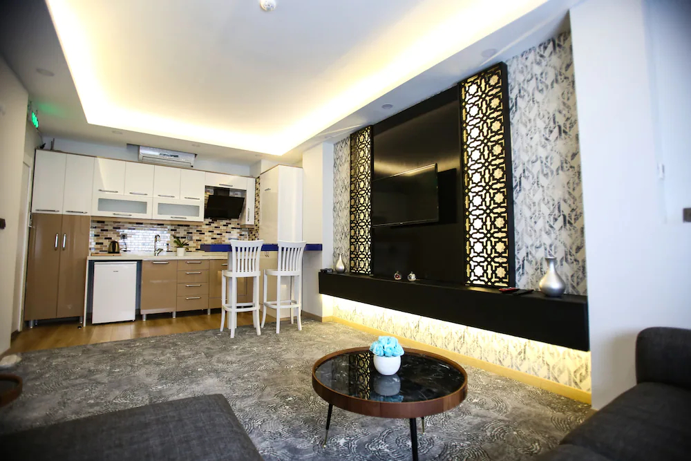 Random Premium Suit Otel