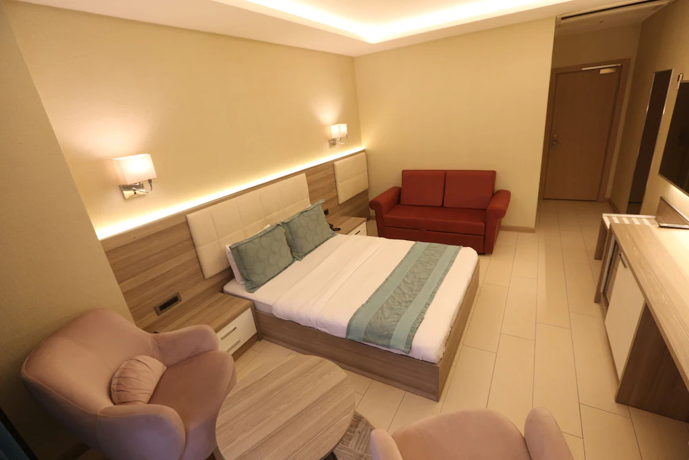 Random Premium Suit Otel