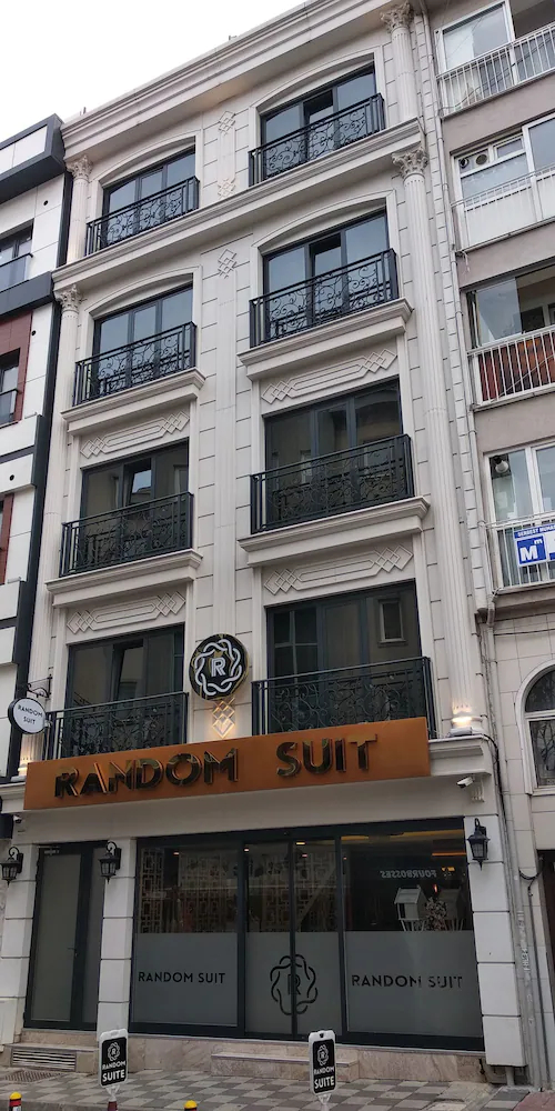 Random Premium Suit Otel