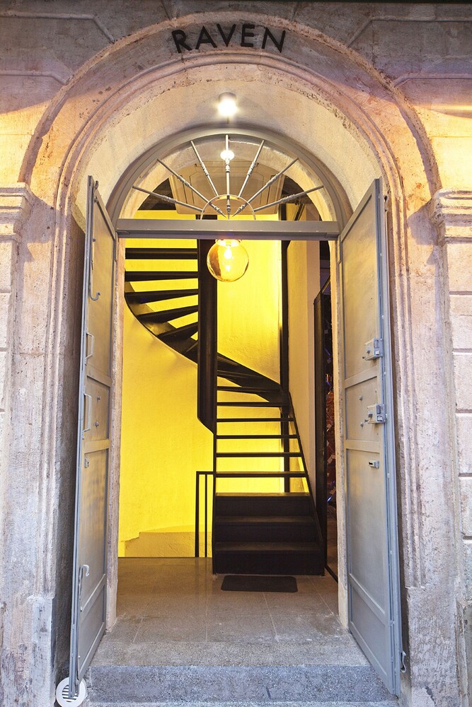 Raven Istanbul Suites