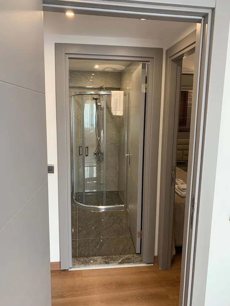 Regency World Suite Hotel