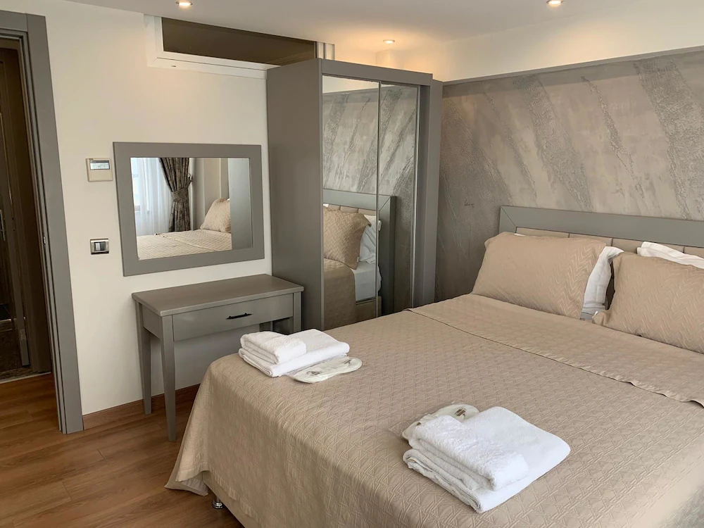 Regency World Suite Hotel