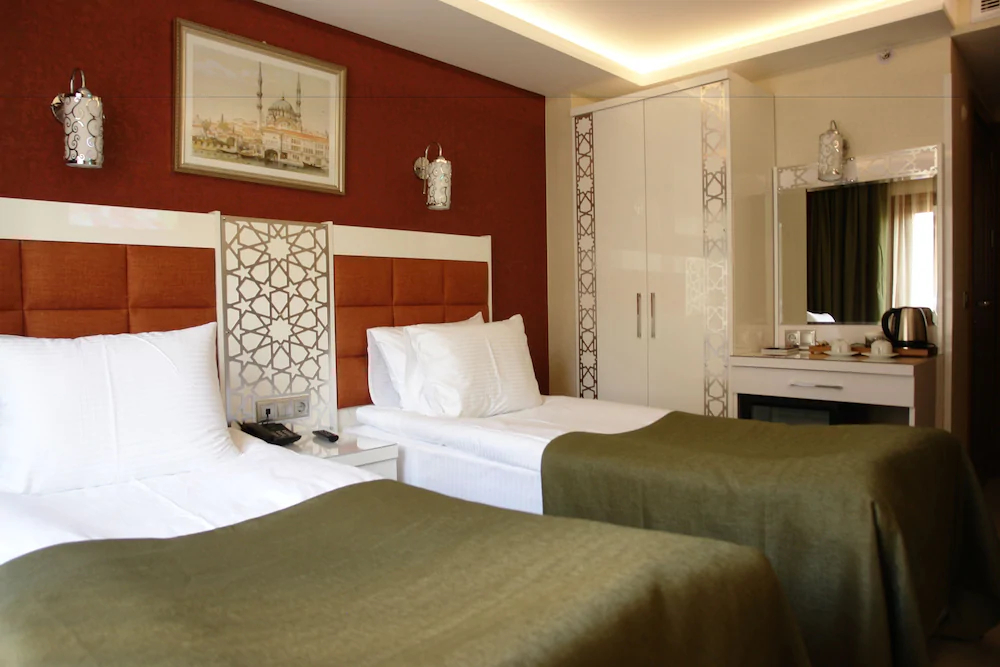 River Hotel