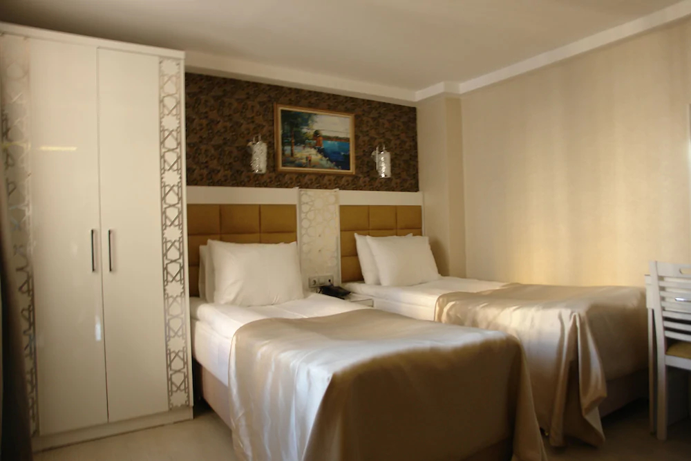 River Hotel