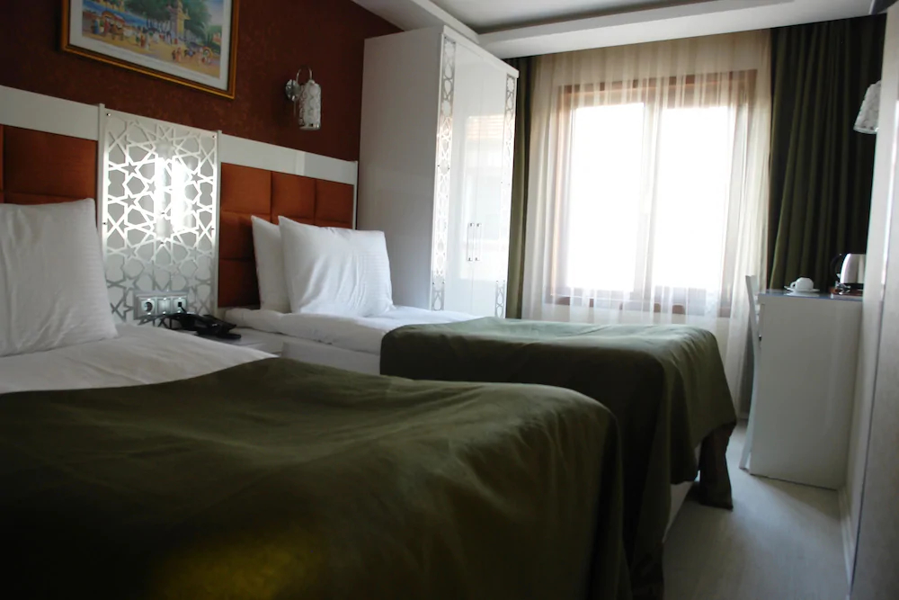 River Hotel
