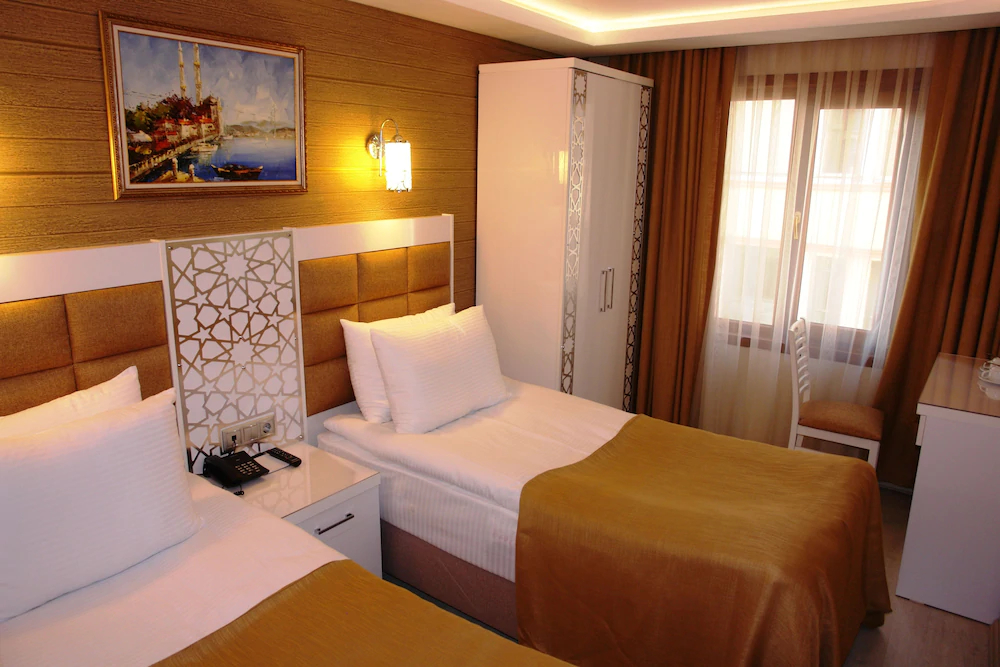 River Hotel