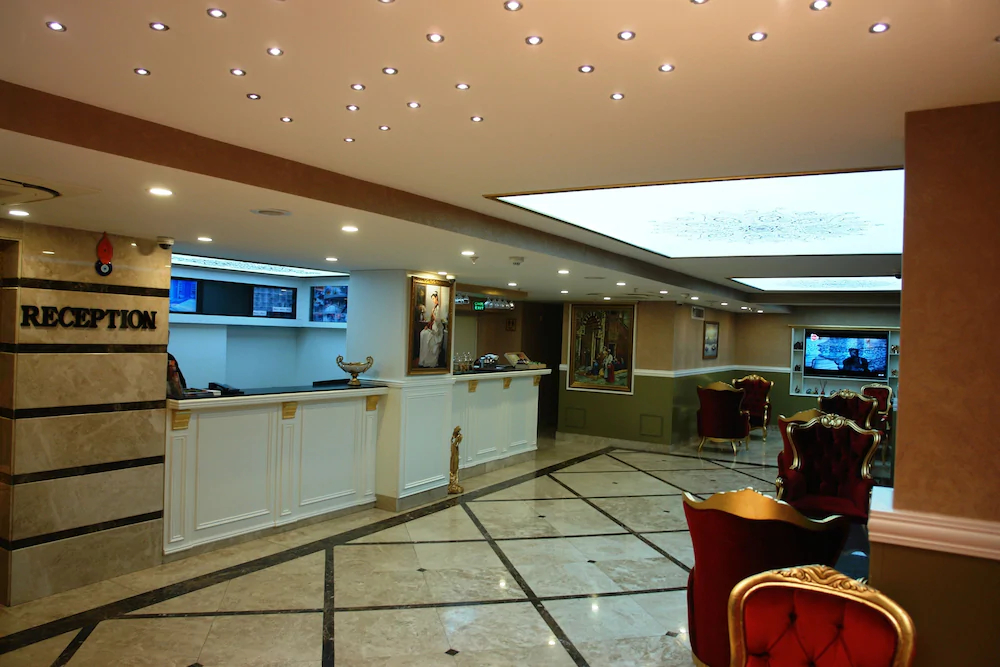 River Hotel